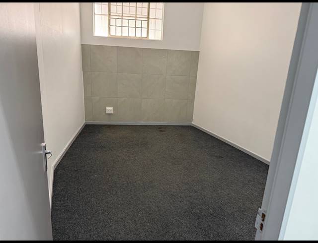 2,092M² WAREHOUSE FOR SALE IN ARCADIA
